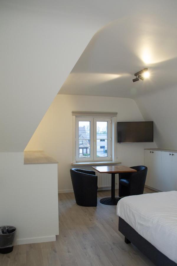 Hotel Swaenenburg Oostrozebeke Esterno foto